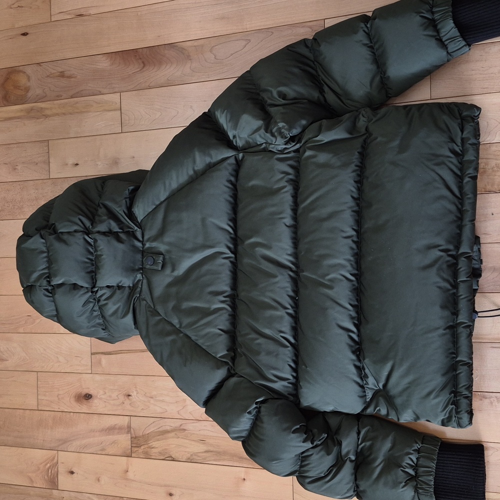 Soia & Kyo Women's Size Small Green Puffer Jacket with Black Cuffs - Picture 9 of 11